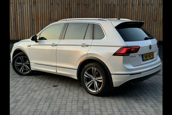 Volkswagen Tiguan 1.5 TSI Highline R-line | Panoramadak | Head-up Display | Stoelverwarming | R-stuur | LED adaptief | Grootscherm navigatie | Sid