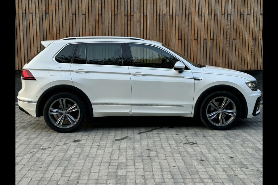 Volkswagen Tiguan 1.5 TSI Highline R-line | Panoramadak | Head-up Display | Stoelverwarming | R-stuur | LED adaptief | Grootscherm navigatie | Sid