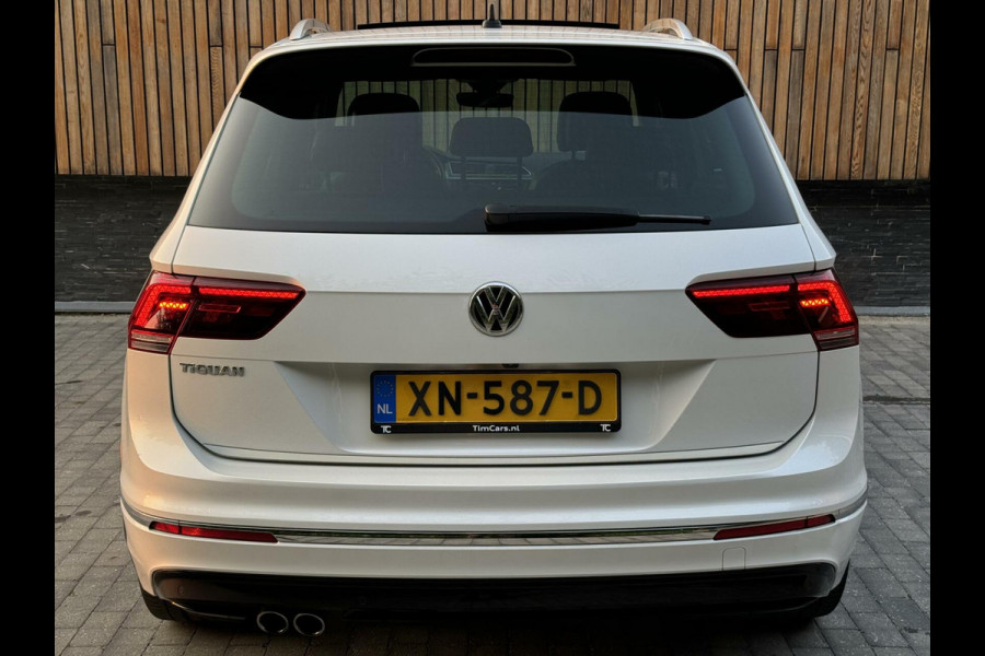 Volkswagen Tiguan 1.5 TSI Highline R-line | Panoramadak | Head-up Display | Stoelverwarming | R-stuur | LED adaptief | Grootscherm navigatie | Sid