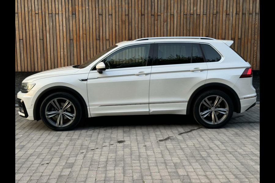 Volkswagen Tiguan 1.5 TSI Highline R-line | Panoramadak | Head-up Display | Stoelverwarming | R-stuur | LED adaptief | Grootscherm navigatie | Sid