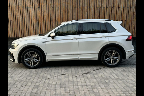 Volkswagen Tiguan 1.5 TSI Highline R-line | Panoramadak | Head-up Display | Stoelverwarming | R-stuur | LED adaptief | Grootscherm navigatie | Sid