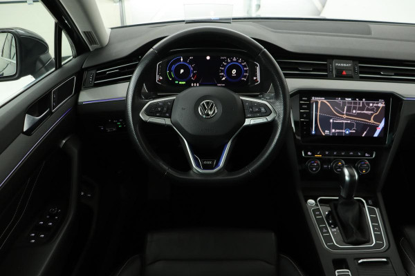 Volkswagen Passat 1.4 TSI PHEV GTE | Panoramadak | Nappaleder | Stoelverwarming | Head-Up | Matrix LED | Camera | Carplay | Adaptive cruise | Keyless