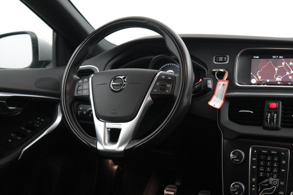 Volvo V40 2.0 T4 Business Sport (NAVIGATIE, STOELVERWARMING, PDC, CLIMATE, NL-AUTO, GOED ONDERHOUDEN)