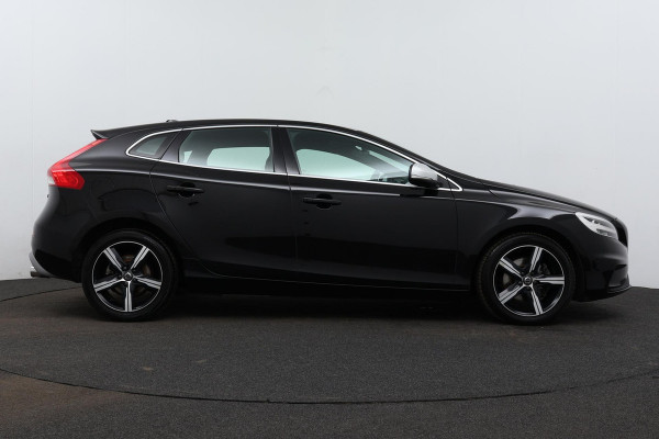 Volvo V40 2.0 T4 Business Sport (NAVIGATIE, STOELVERWARMING, PDC, CLIMATE, NL-AUTO, GOED ONDERHOUDEN)