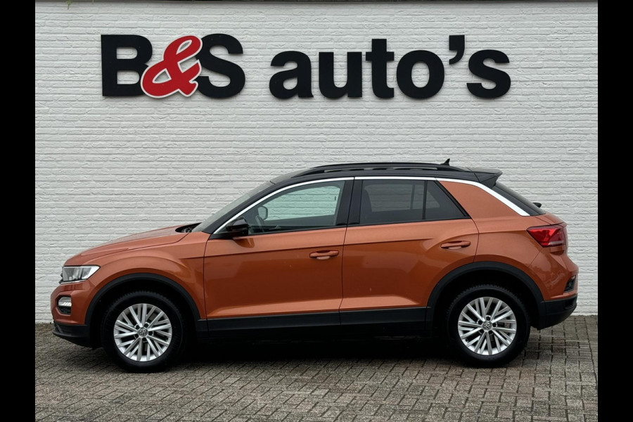 Volkswagen T-Roc 1.0 TSI Adaptive cruise Lane assist Stoelverwarming Media player Clima