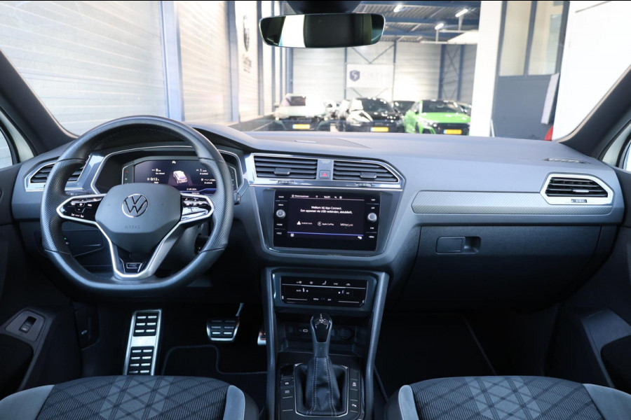 Volkswagen Tiguan 1.5 TSI R-Line LED/VIRTUAL/SFEER/HALF LEER/CAM/20" LMV/ACC/ECC/12 MDN GARANTIE!