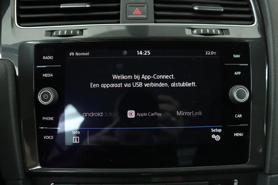 Volkswagen Golf 1.6 TDI Comfortline | DSG | 1e eigenaar | Trekhaak | Carplay | Adaptive cruise | Navigatie | DAB | Climate control | PDC