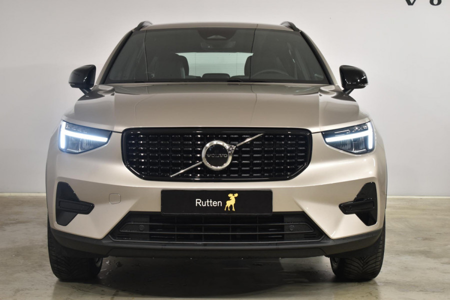 Volvo XC40 B4 211PK Automaat Plus Dark / Adaptieve cruis control / Harman kardon / Elektrische stoelen / DAB+ / Volvo On-Call