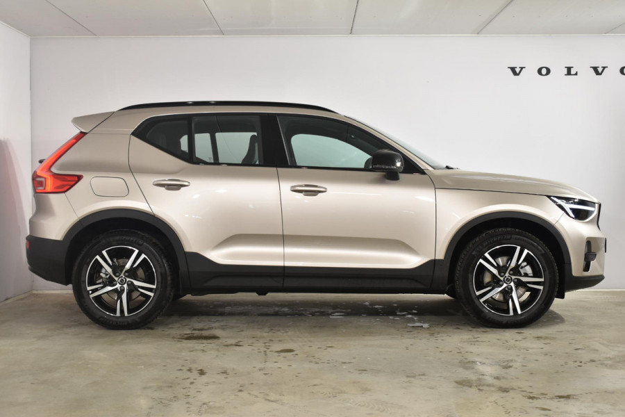 Volvo XC40 B4 211PK Automaat Plus Dark / Adaptieve cruis control / Harman kardon / Elektrische stoelen / DAB+ / Volvo On-Call