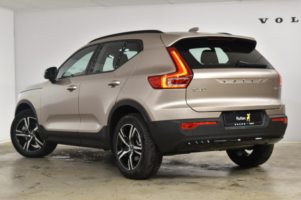 Volvo XC40 B4 211PK Automaat Plus Dark / Adaptieve cruis control / Harman kardon / Elektrische stoelen / DAB+ / Volvo On-Call