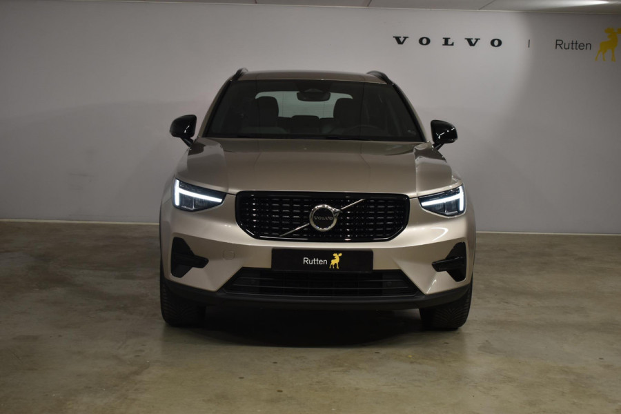 Volvo XC40 B4 211PK Automaat Plus Dark / Adaptieve cruis control / Harman kardon / Elektrische stoelen / DAB+ / Volvo On-Call