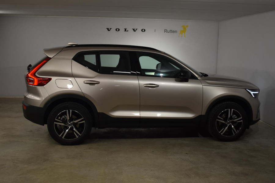 Volvo XC40 B4 211PK Automaat Plus Dark / Adaptieve cruis control / Harman kardon / Elektrische stoelen / DAB+ / Volvo On-Call