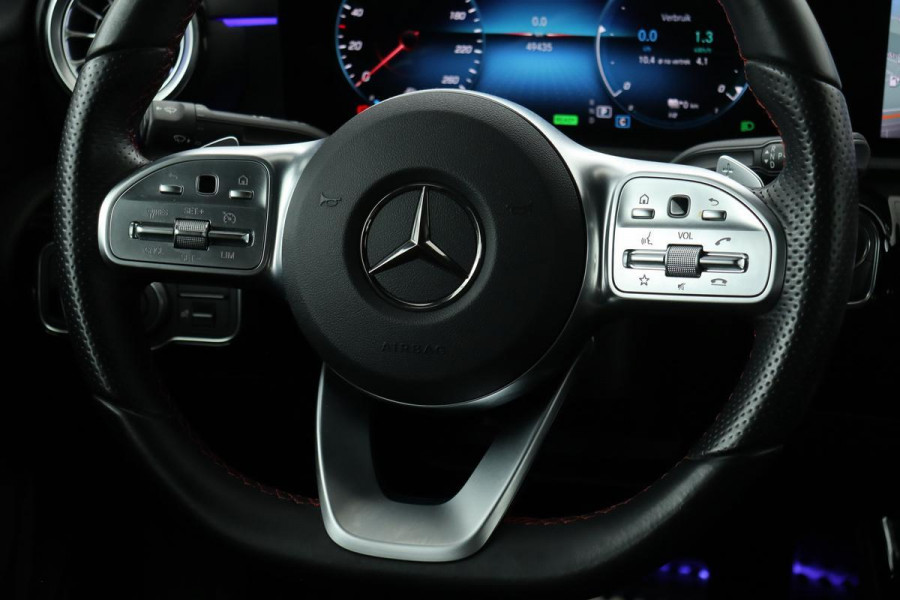 Mercedes-Benz A-Klasse 250e AMG | Stoelverwarming | Carplay | Trekhaak | Sfeerverlichting | Widescreen | Half leder | Navigatie | Park Assist