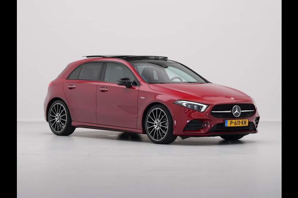 Mercedes-Benz A-Klasse 180 Business Solution AMG Panorama Camera Stoelverwarming Navigatie 114