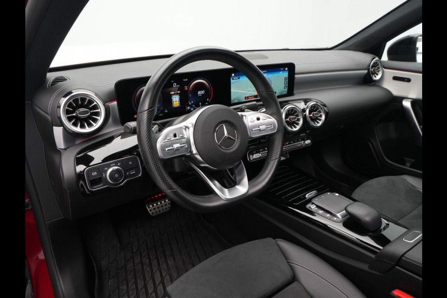 Mercedes-Benz A-Klasse 180 Business Solution AMG Panorama Camera Stoelverwarming Navigatie 114