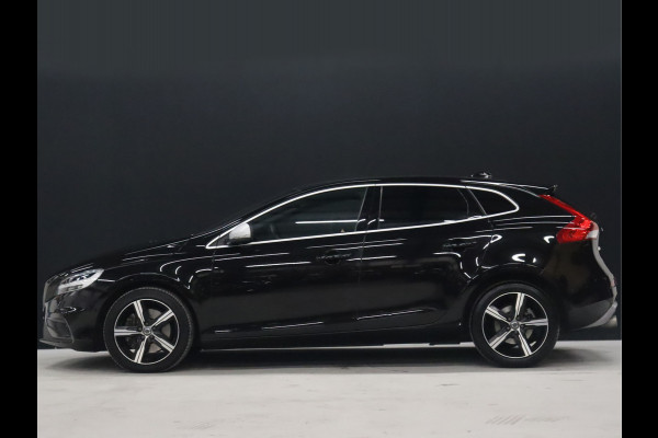 Volvo V40 1.5 T3 Polar+ Sport R-DESIGN Automaat [PANORAMADAK, CAMERA, FULL LED, KEYLESS, LED, DAB, NIEUWSTAAT]