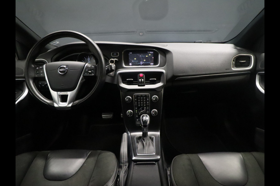 Volvo V40 1.5 T3 Polar+ Sport R-DESIGN Automaat [PANORAMADAK, CAMERA, FULL LED, KEYLESS, LED, DAB, NIEUWSTAAT]