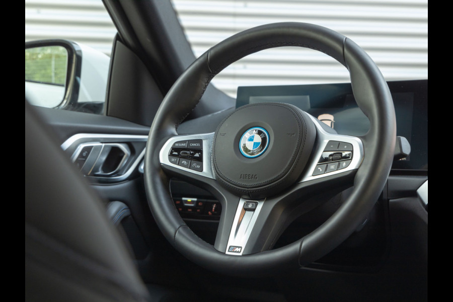 BMW i4 eDrive40 M-Sport - Driving Ass - Head-Up - Stuurwiel verwarmd - Camera