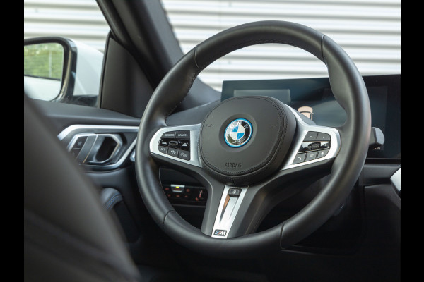 BMW i4 eDrive40 M-Sport - Driving Ass - Head-Up - Stuurwiel verwarmd - Camera