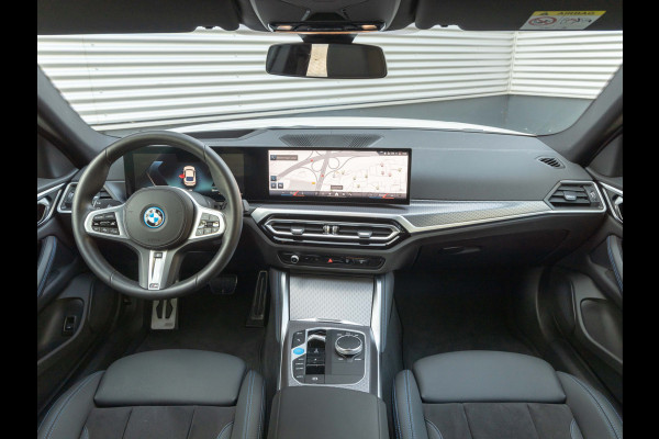 BMW i4 eDrive40 M-Sport - Driving Ass - Head-Up - Stuurwiel verwarmd - Camera