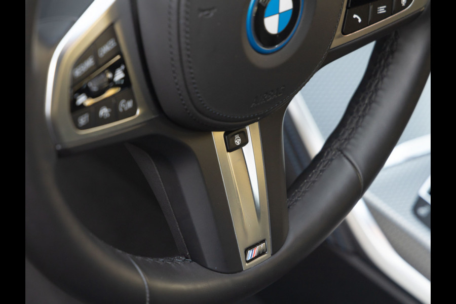 BMW i4 eDrive40 M-Sport - Driving Ass - Head-Up - Stuurwiel verwarmd - Camera