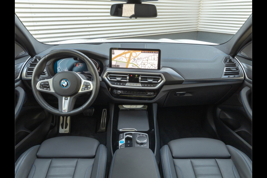 BMW iX3 High Executive - Pano - Trekhaak - Head Up - Driving Ass Prof - Harman Kardon