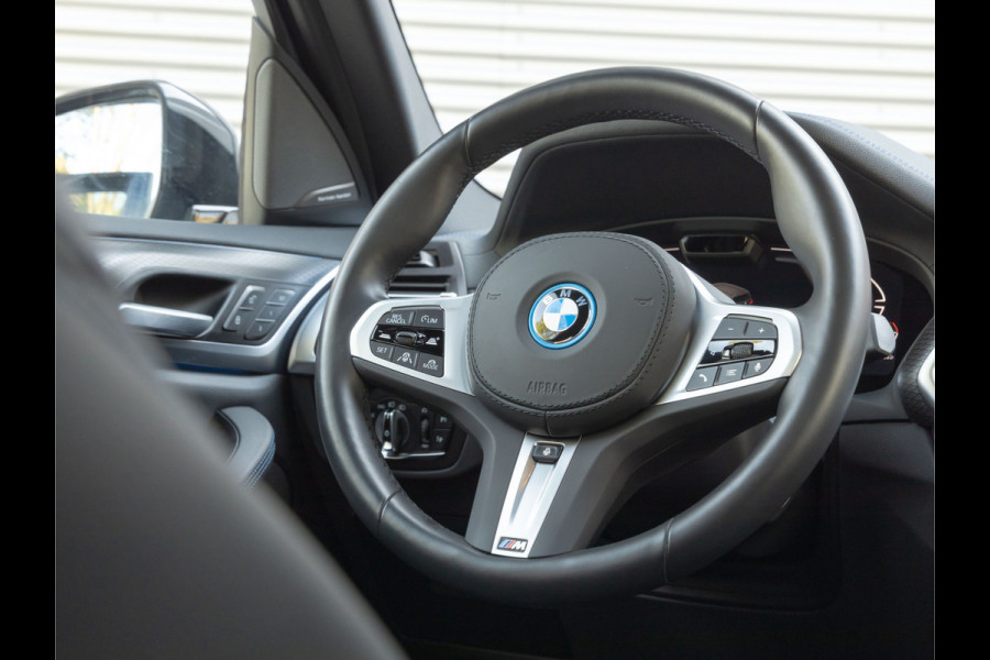 BMW iX3 High Executive - Pano - Trekhaak - Head Up - Driving Ass Prof - Harman Kardon