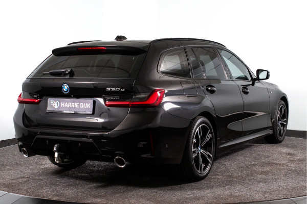 BMW 3 Serie Touring 330e M Sport - Automaat | Widescreen | Adapt. Cruise | Stoel- Stuurverwarming | Elek. Trekhaak | Camera+PDC | NAV+App. Connect | ACC | Led | LM 18" | 7381