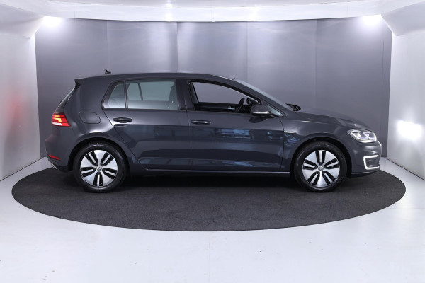 Volkswagen e-Golf E-DITION 136 pk | Navigatie | Parkeersensoren | Adaptieve cruise control | Autom. airco | LED koplampen |