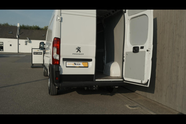 Peugeot Boxer 330 2.2 BlueHDi 120 L2H2 Premium | Trekhaak | Parkeersensoren | Navigatie | Vloerplaat