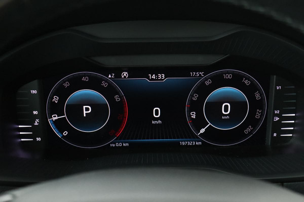 Škoda Karoq 1.0 TSI Style | Leder | Virtual Cockpit | Carplay | Stoel & Stuurverwarming | Camera | Canton | Full LED | Trekhaak | Keyless