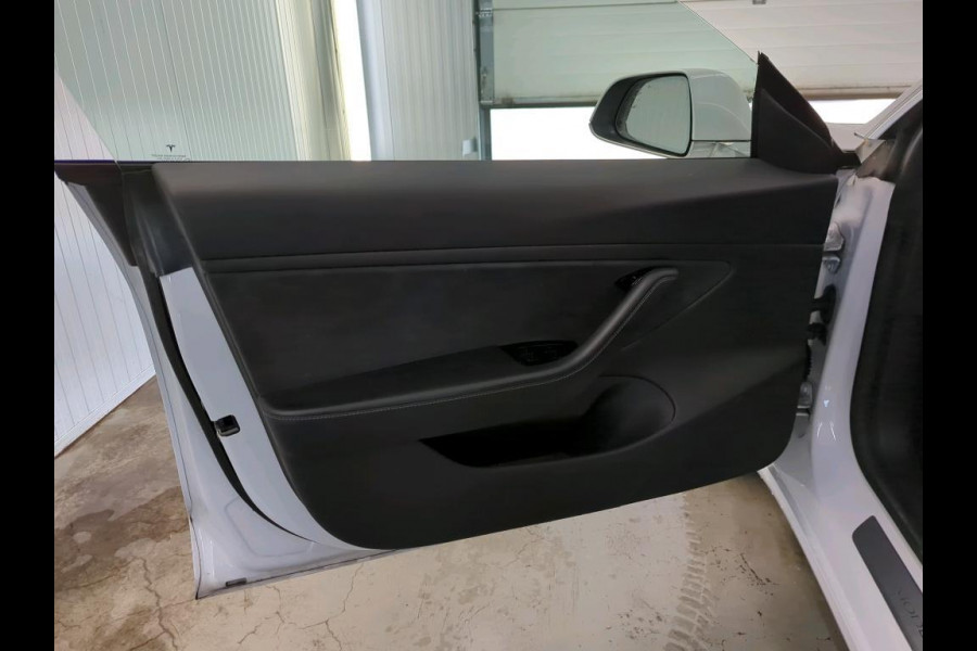 Tesla Model 3 Standard RWD Plus 60 kWh Autopilot Navi Carplay Leder Panoramadak