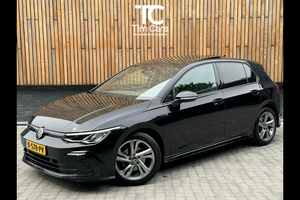 Volkswagen Golf 1.5 eTSI R-Line Automaat | Pano | LED | Parkeesensoren voor en achter | Sfeerverlichting | Alcantara/Leer | Stuur en stoelverwar