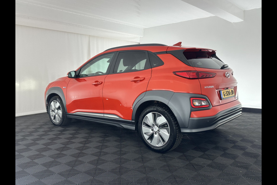 Hyundai Kona EV Premium 64 kWh (INCL-BTW) *FULL-LEATHER | HEAD-UP | FULL-LED | NAVI-FULLMAP | DAB | ADAPTIVE-CRUISE | KRELL-AUDIO | KEYLESS | CAMERA | BLIND-SPOT | LANE-ASSIST | VIRTUAL-COCKPIT | COMFORT-SEATS | 17"ALU*