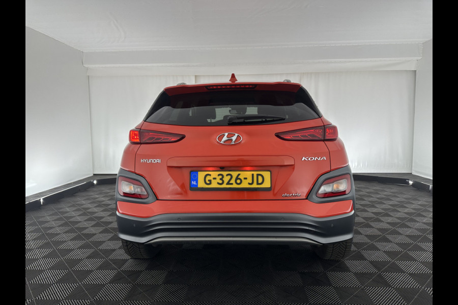 Hyundai Kona EV Premium 64 kWh (INCL-BTW) *FULL-LEATHER | HEAD-UP | FULL-LED | NAVI-FULLMAP | DAB | ADAPTIVE-CRUISE | KRELL-AUDIO | KEYLESS | CAMERA | BLIND-SPOT | LANE-ASSIST | VIRTUAL-COCKPIT | COMFORT-SEATS | 17"ALU*