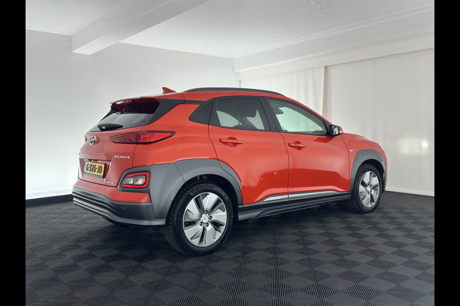 Hyundai Kona EV Premium 64 kWh (INCL-BTW) *FULL-LEATHER | HEAD-UP | FULL-LED | NAVI-FULLMAP | DAB | ADAPTIVE-CRUISE | KRELL-AUDIO | KEYLESS | CAMERA | BLIND-SPOT | LANE-ASSIST | VIRTUAL-COCKPIT | COMFORT-SEATS | 17"ALU*