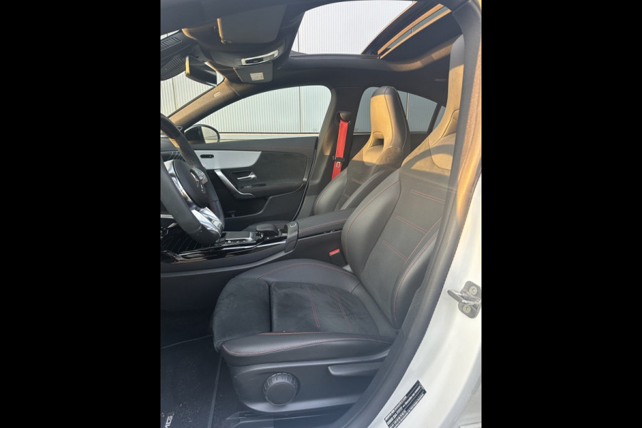 Mercedes-Benz CLA-Klasse AMG 35 4MATIC 2023 FULL PANO NAVI SFEER ELEK PAKKET