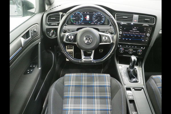 Volkswagen Golf 1.4 TSI PHEV GTE | Virtual Cockpit | Adaptive Cruise | Camera | Carplay