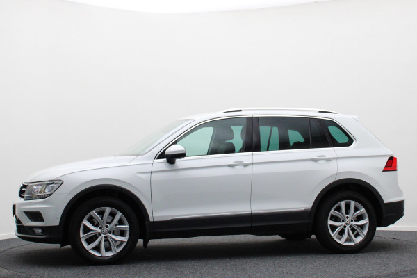 Volkswagen Tiguan 2.0 TSI DSG 4Motion Highline LED, Stoel-/Stuurverw., Camera, ACC, Front Assist, Standkachel, Trekhaak