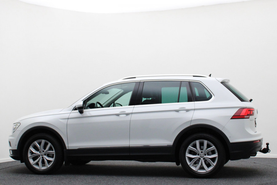 Volkswagen Tiguan 2.0 TSI DSG 4Motion Highline LED, Stoel-/Stuurverw., Camera, ACC, Front Assist, Standkachel, Trekhaak