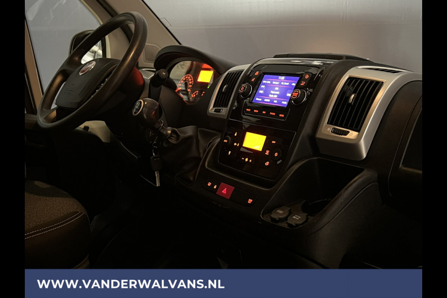 Fiat Ducato 2.3 MultiJet 120pk L2H1 inrichting Euro6 Airco | Navigatie | Camera | 2500kg Trekhaak Cruisecontrol, Bijrijdersbank