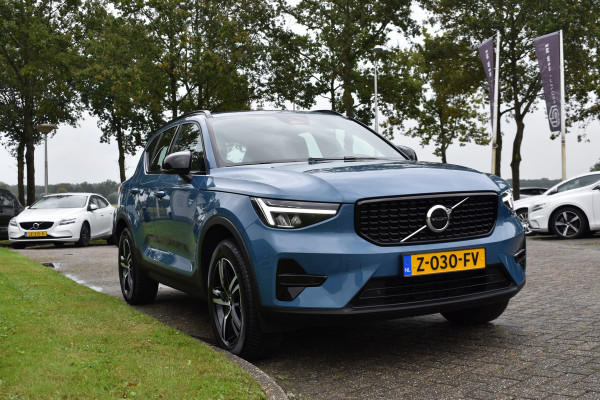 Volvo XC40 B4 211PK Automaat Plus Dark | Trekhaak | Blis | ACC | H&K | Elektr. stoel | Stuurverwarming | 18"LMV