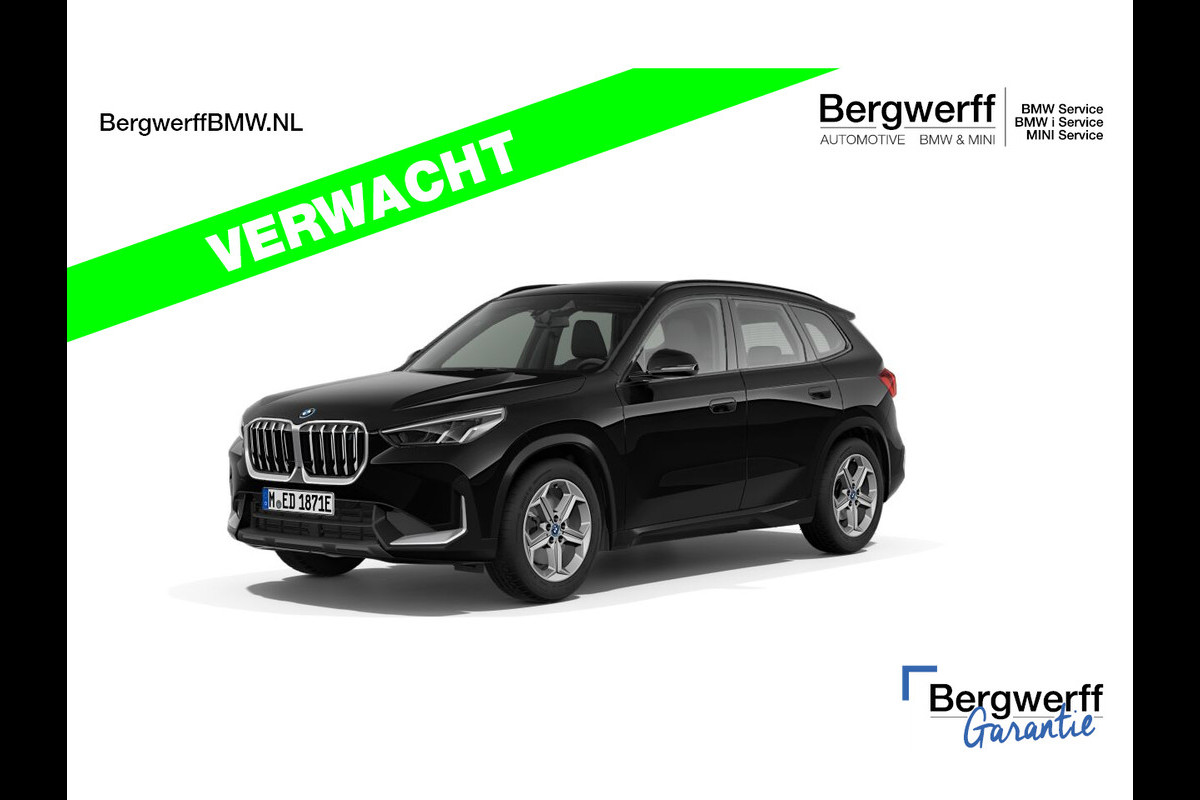 BMW iX1 xDrive30 - Trekhaak - Driving + Parking Ass - Stoelverwarming - Adaptief onderstel