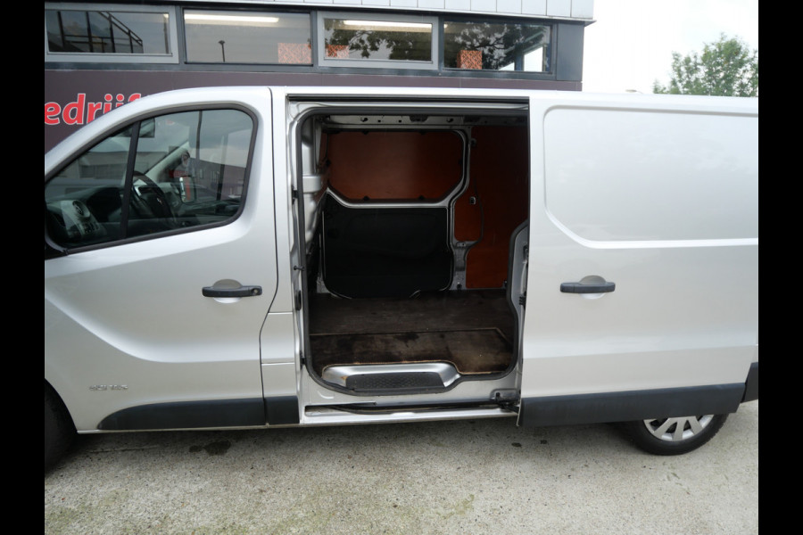 Renault Trafic 1.6 dCi T29 L2H1 | 2x SCHUIF | NAVIGATIE | CAMERA | TREKHAAK | 145 PK | BTW-AUTO!!