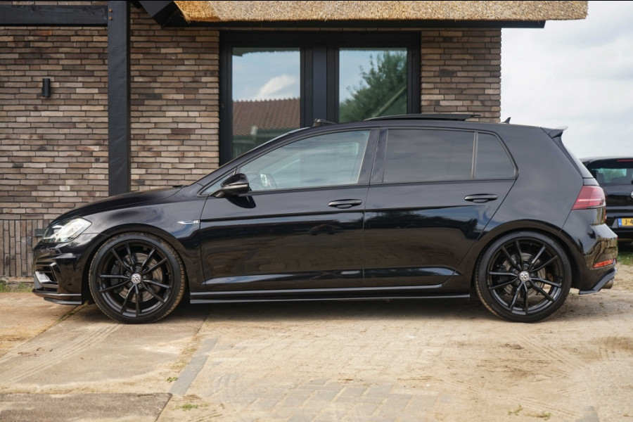 Volkswagen Golf 7.5 R R20 DSG-7 Pano/Akrapovic/DCC/DYNA/MAX-VOL