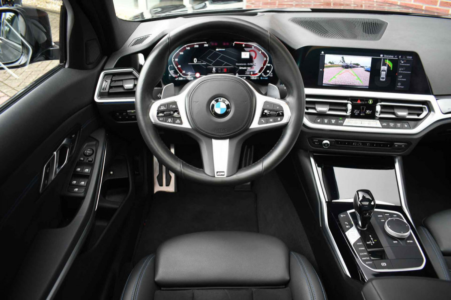 BMW 3-serie 330e M-Sport Pano ACC Harman/K Adp-onderstel