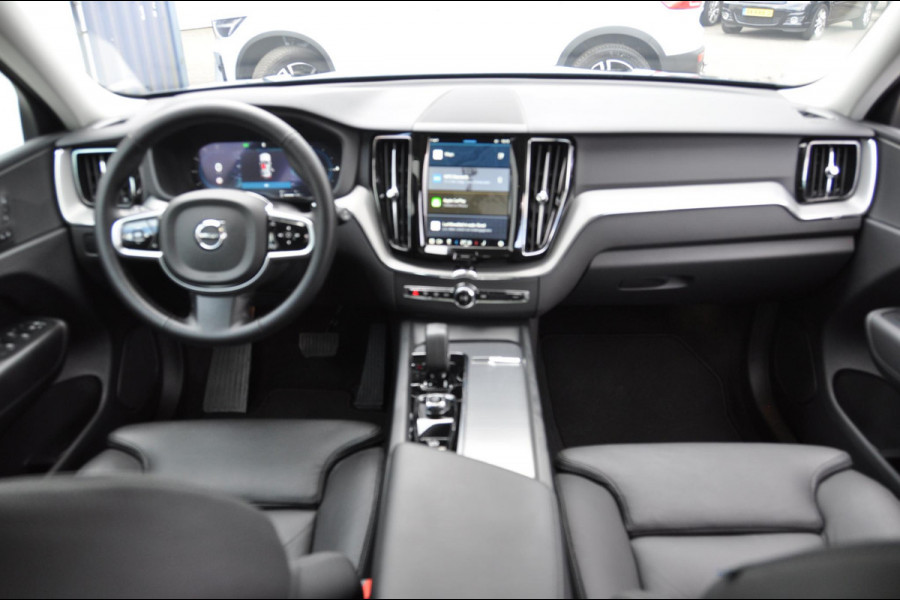 Volvo XC60 T6 350PK Automaat AWD Plus Dark / Semi-elektrisch inklapbare trekhaak / Panoramisch schuif/kantel dak / Adaptive cruise control / Pilot assist / 360 camera / Elektrisch bedienbare voorstoelen / Memory seats / Voor en achter stoelverwarming /