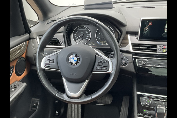 BMW 2 Serie Active Tourer 218d Luxury HUD Pano Trekhaak Leder Elek.klep VOL OPTIES!