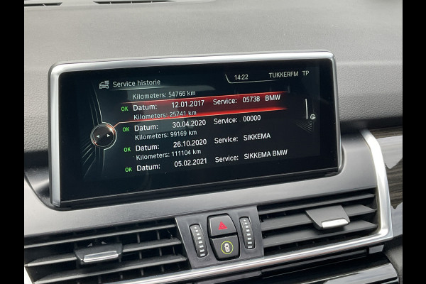 BMW 2 Serie Active Tourer 218d Luxury HUD Pano Trekhaak Leder Elek.klep VOL OPTIES!