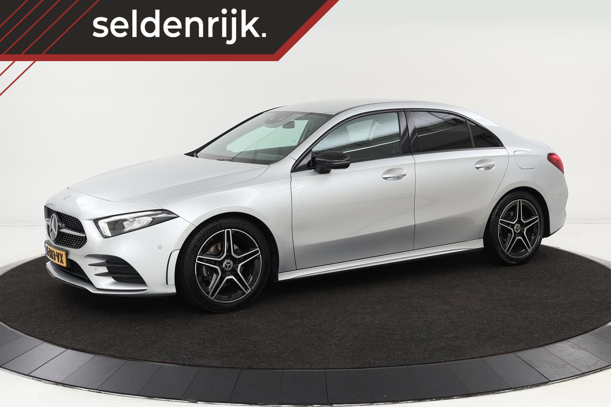 Mercedes-Benz A-Klasse 180 AMG | Carplay | Trekhaak | Widescreen | Stoelverwarming | Camera | Half leder | Navigatie | Park Assist | Sportstoelen